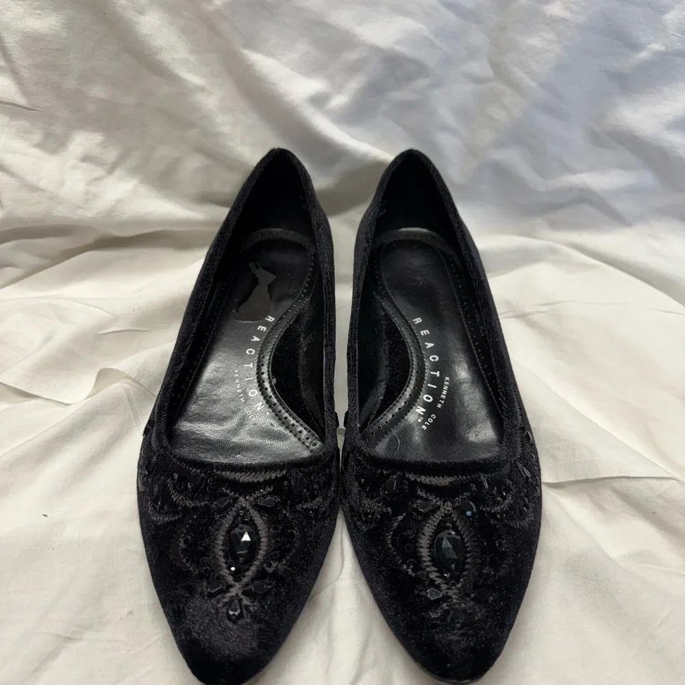 Kenneth Cole Reaction Black Embroidered Flats
